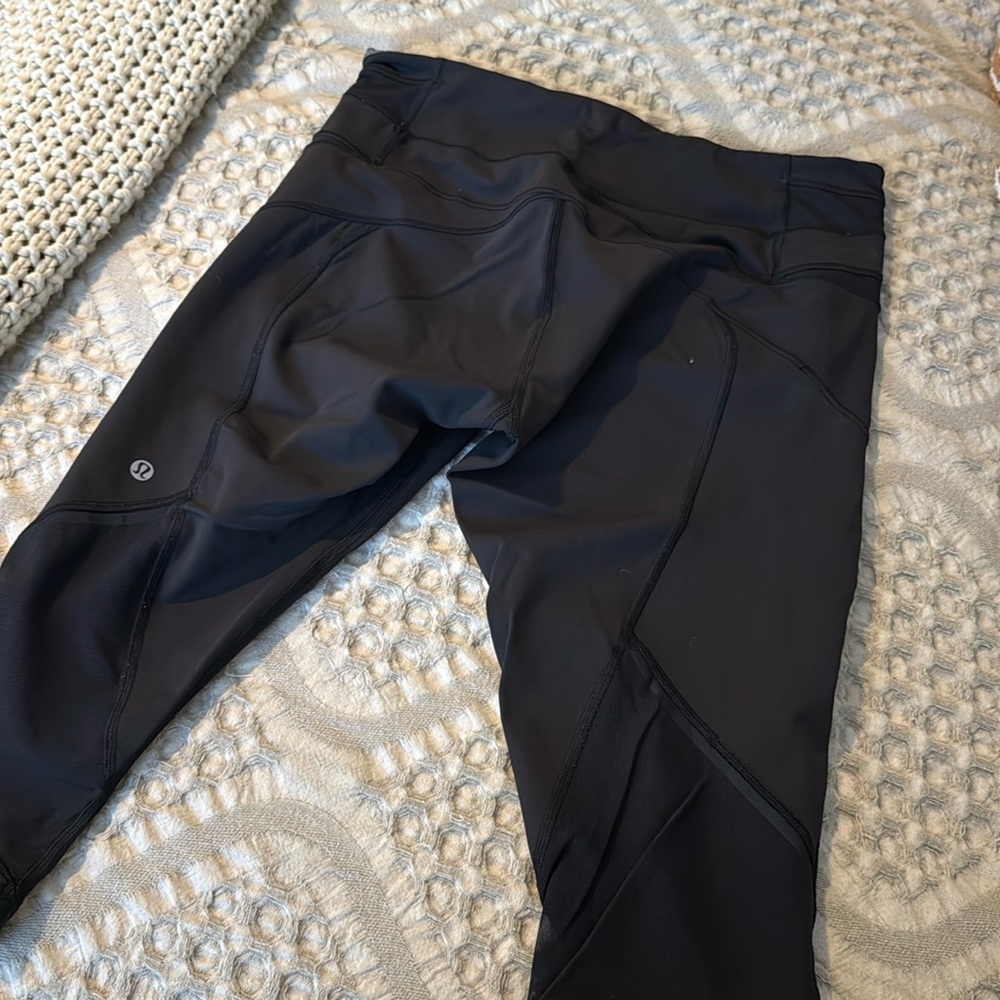 Lululemon size 6 capris